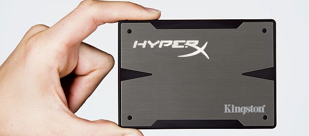 HyperX 3K SSD SH103S3 handheld 16 05 2013 01 15