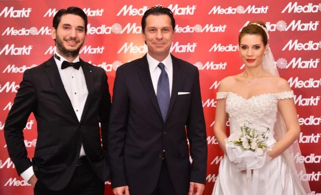 Media Markt, Mutlu Yuvalar İçin Kolları Sıvadı 1 Oyuncu Halim Ercan Media Saturn CEO Bulent Gurcan Oyuncu Ayca Varlier