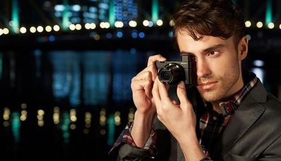 DSC RX100M3 Lifestyle wMen ExpOct2015 4 1200