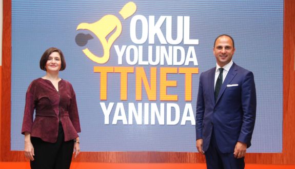 TTNET Müşteri Kazanımı Direktörü Tuba Şenoğlu TTNET Pazarlama Genel Müdür Yardımcısı N. Mert Başar