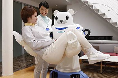 Robotic Bear Caretaker Can Lift People from Beds 474427 2