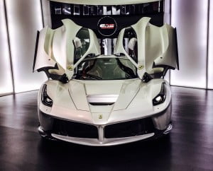 Ferrari’nin Özel Model Arabası: Beyaz La Ferrari