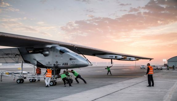 Runway Solar Impulse 2 Abu Dhabi 01