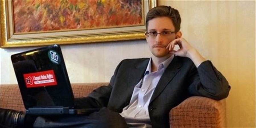 Edward Snowden Twitter hesabı açtı