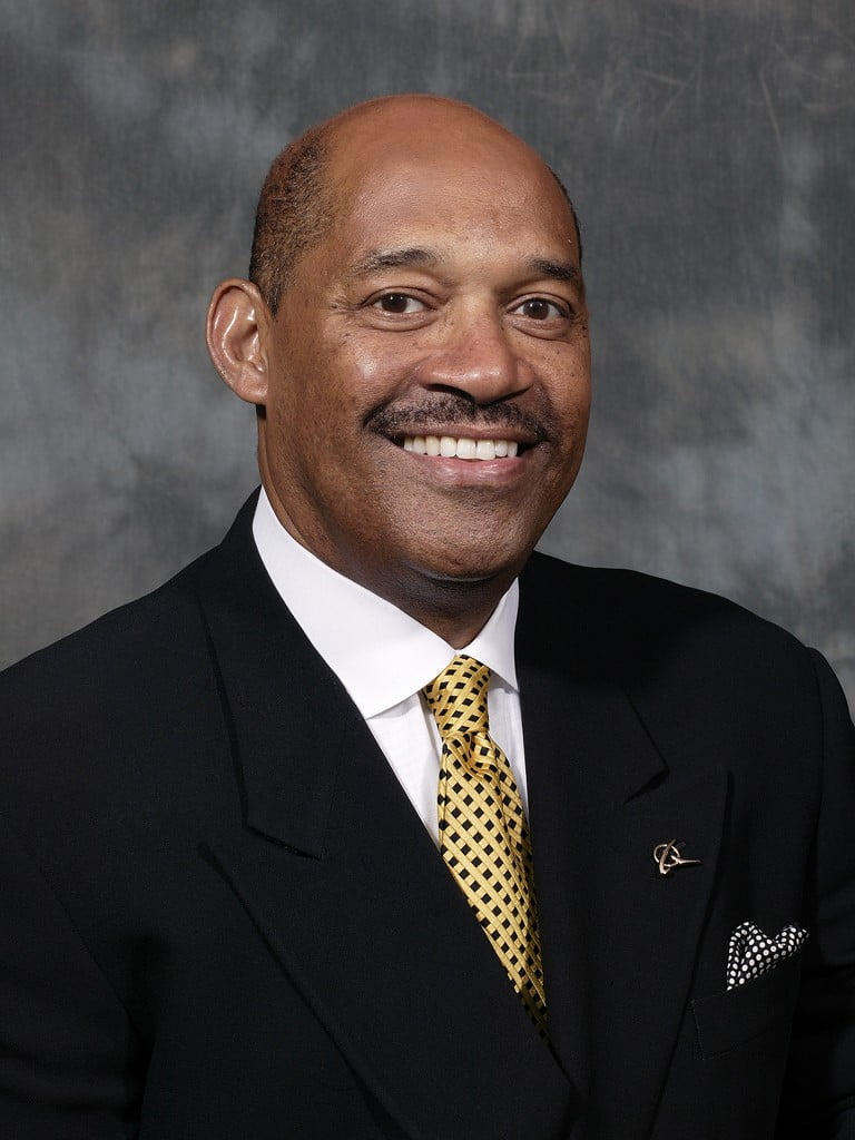 apple adds james a bell to its board of directors 493335 2