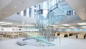 Apple Storea kilicli saldiri