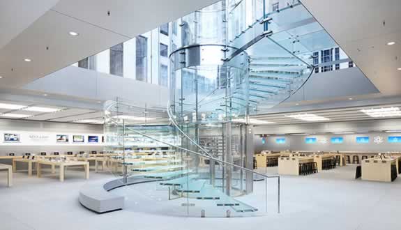 Apple Storea kilicli saldiri