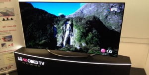 LG, esnek OLED ekranlara 1.75 milyar dolar yatırıyor 15 lg 1