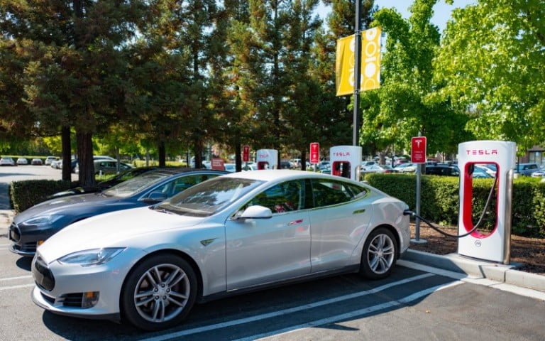 Tesla araçlarına Supercharge ücreti