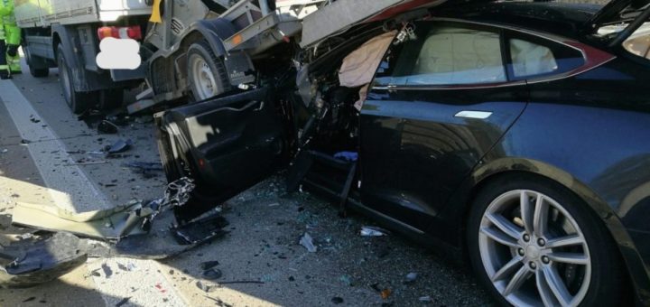 tesla crash 2