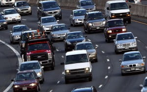 Trafikteki otomobillerin tepesinde uyarı mesajları yazacak 19 Yeni trafik cezaları açıklandı