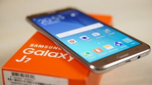 galaxy j7 max