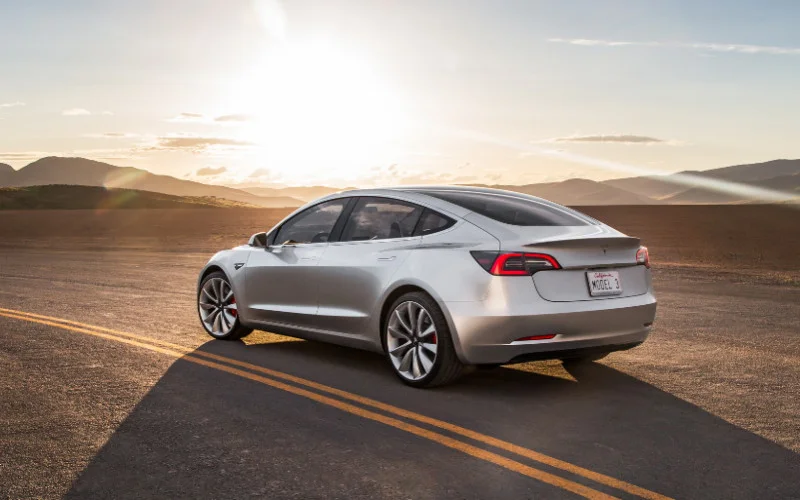 Tesla Model 3 dünyayı nasıl değiştirecek? 1 2017 Tesla Model 3 rear three quarter