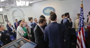 Beyaz Saray Personelin Cep Telefonu Kullanmasını Yasaklayabilir