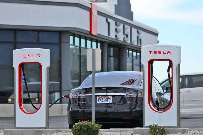 Tesla’nın ABD Utah bayisinden 3 adet Tesla Çalındı 1 Tesla’nın ABD Utah bayisinden 3 adet Tesla Çalındı