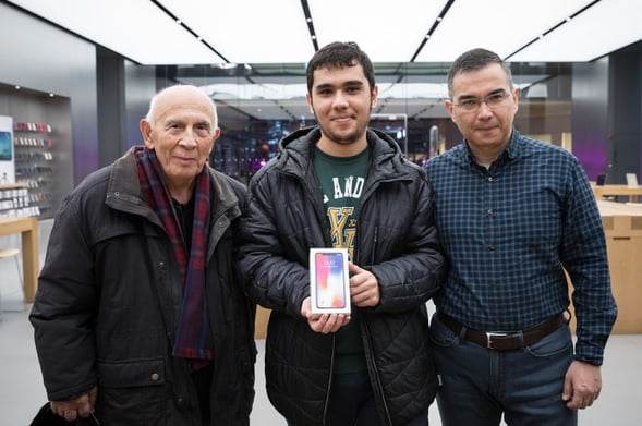 İşte Türkiye'de iPhone X'i satın alan ilk kullanıcılar!