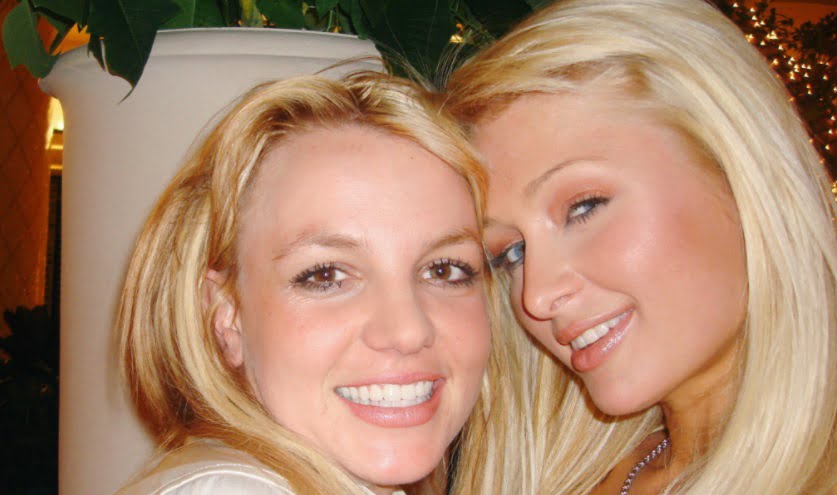 Selfie'yi kim icat etti? Paris Hilton ve Britney Spears mı?