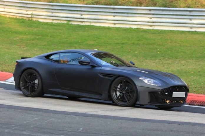 Aston Martin DBS Superleggera Nürburgring pistinde ...