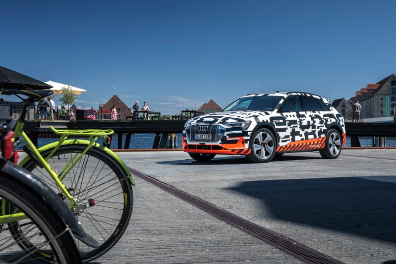 audi e tron preview interior sound designboom08