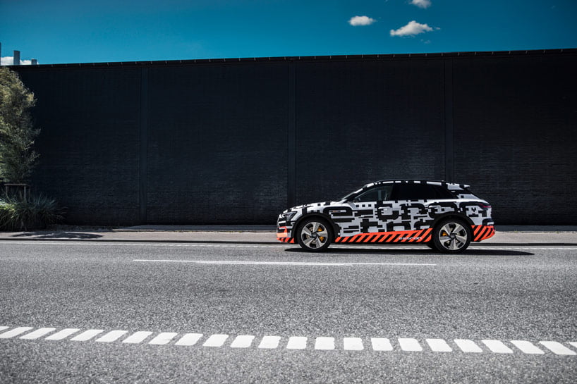 audi e tron preview interior sound designboomg07