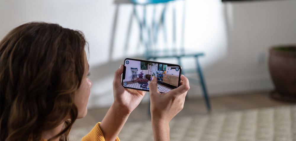 Apple iPhone Xs hands screen 09122018