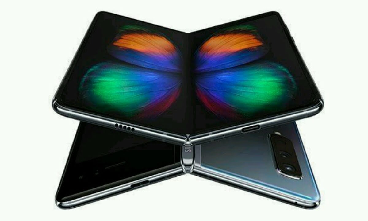 çıkarılabilir kameralı telefon