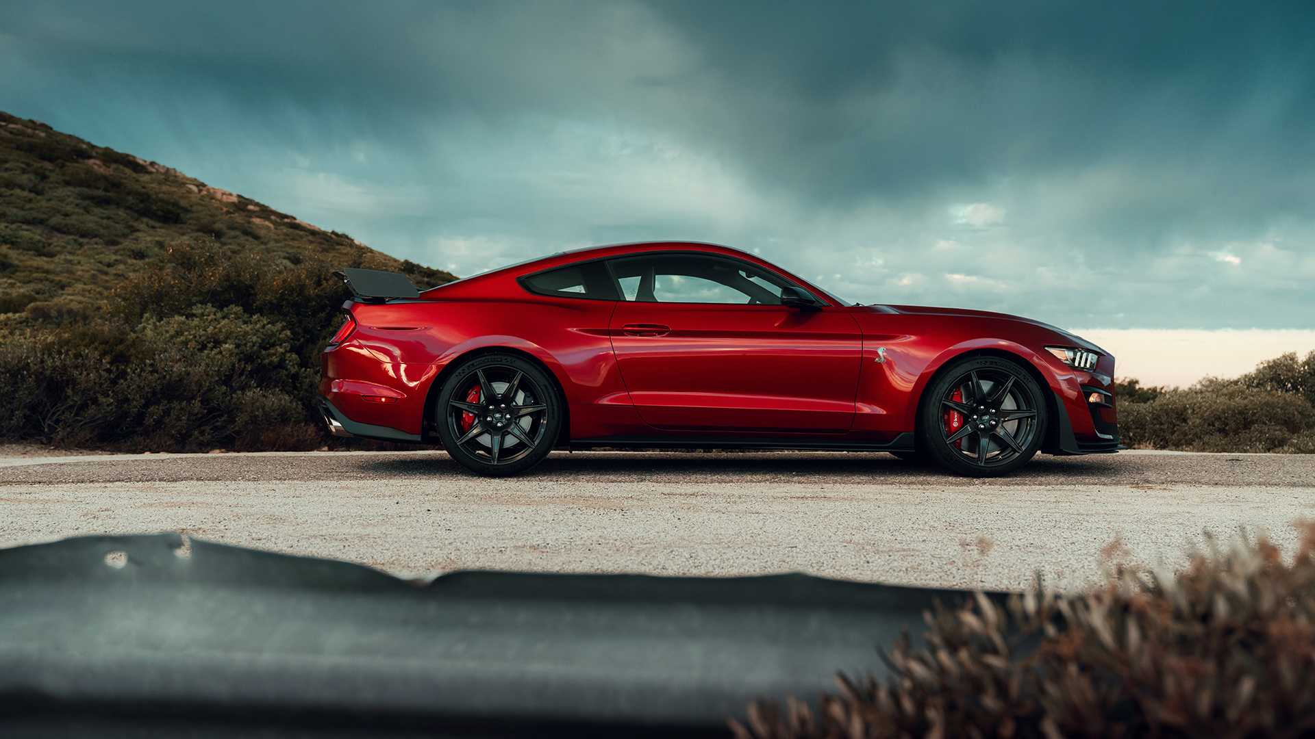 2020 Ford Shelby GT500 bugün sergilendi. 2020 model Ford Shelby GT500 tasarım hatları ile efsane görünüyor. İşte karşınızda Ford Shelby GT500!