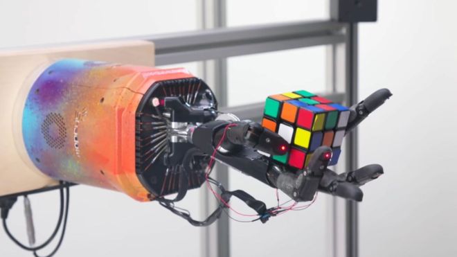 Rubik Küp çözen robot geliştirdiler