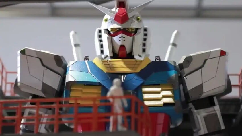 18 metrelik gundam robotları