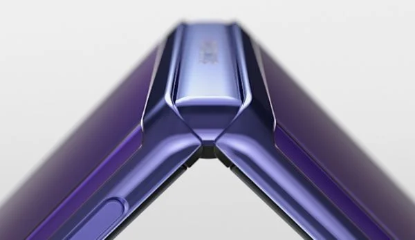 Samsung Galaxy Z Flip! Katlanabilir ekranlı bu telefona ihtiyaç var mı?