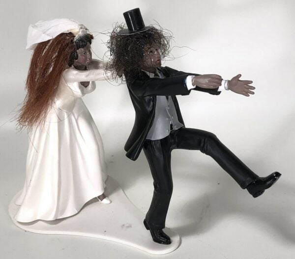 Slash'in gerçek saç telinin kullanıldığı oyuncak, araba fiyatına satılıyor!