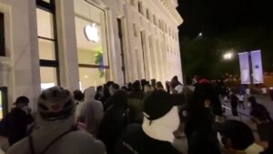 Lütfen Apple Walnut Streete geri dönün 23