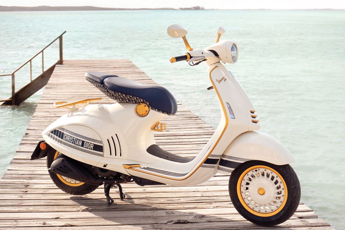 Vespa 946