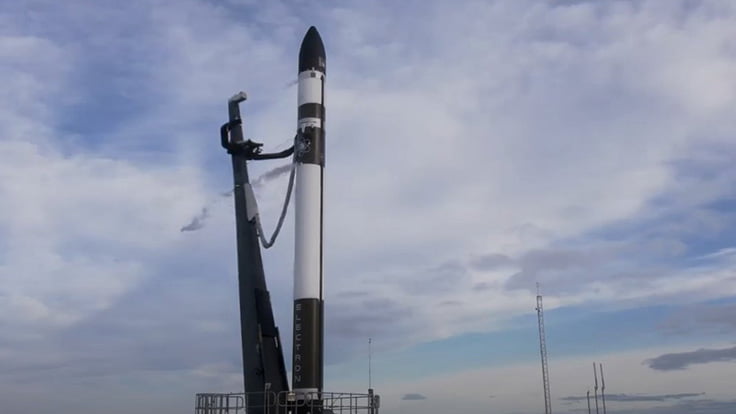 Rocket Lab 'in fırlattığı roket havada patladı