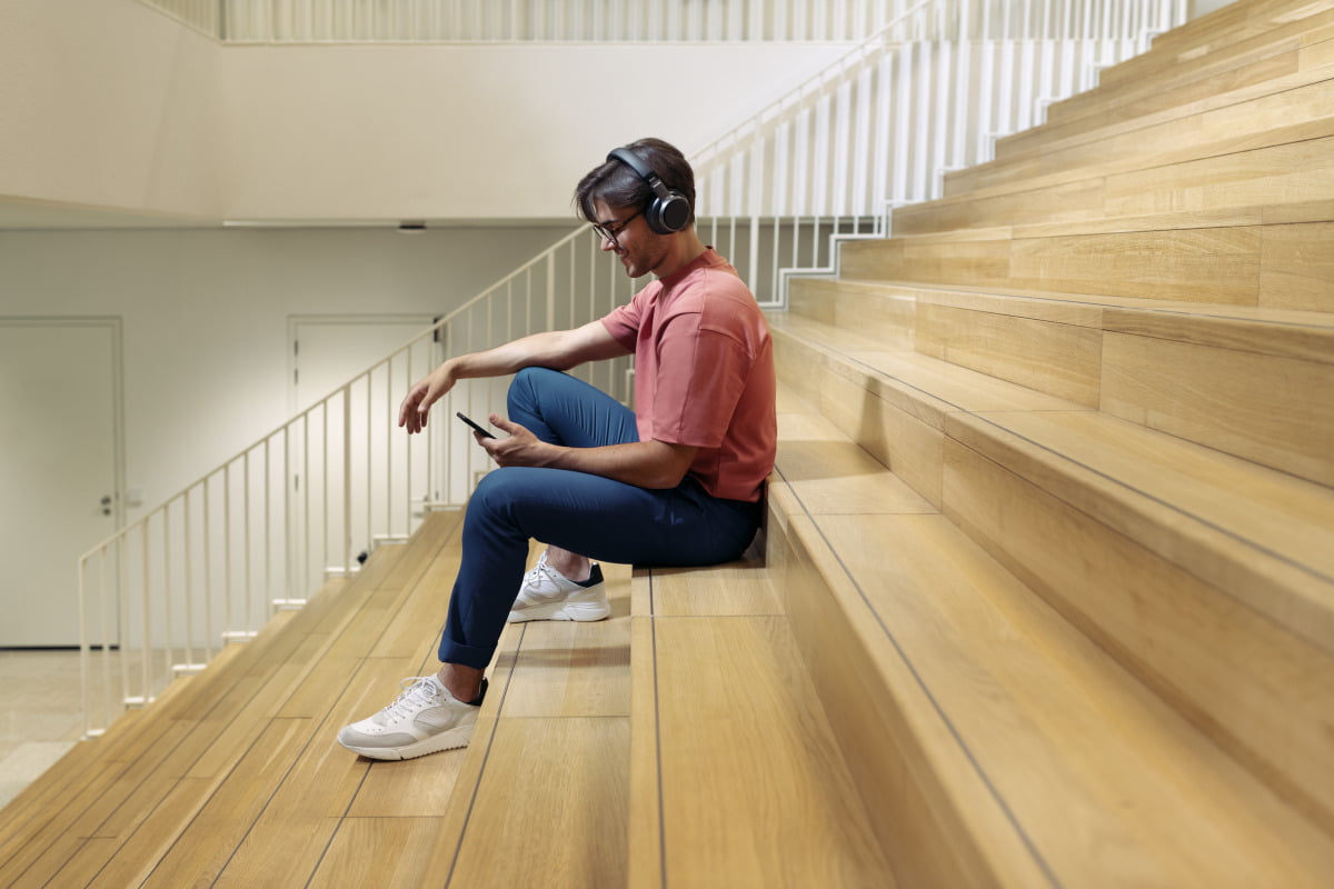 1598862282 H9505 BK LP Office stairs RGB