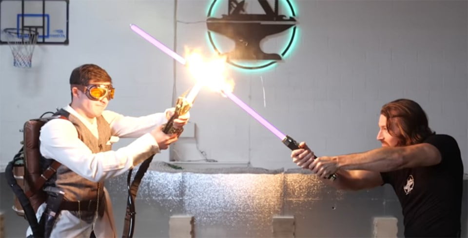 Ünlü YouTuber ışın kılıcı yapmayı başardı: Herşeyi kesebiliyor (Video) 1 ünlü YouTuber ışın kılıcı