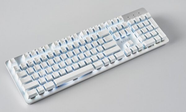 Razer'dan beyazlı set: Pro Type klavye, Pro Click mouse ve dahası