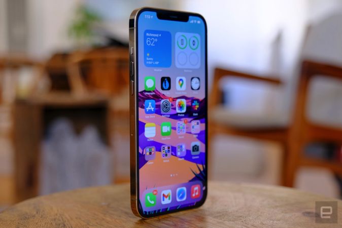 Apple, bir sonraki iPhone'u için yeni bir ekran tipi deneyebilir