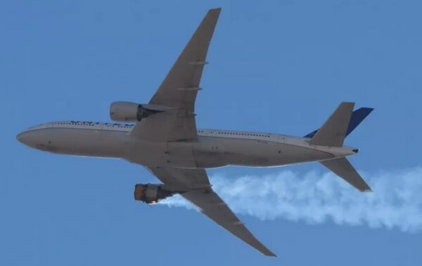 Boeing 777 uçaklar, düşme tehlikesi sebebiyle inceleme altına alındı