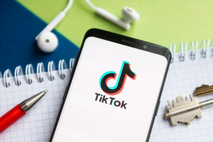 TikTok yeme bozukluğu problemine destek olmaya çalışıyor