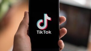 TikTok, 'doğrulanmamış' bilgiler içeren videolara uyarılar ekliyor