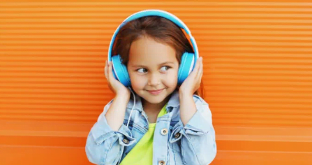 Apple, çocuklar için özenle seçilmiş podcast koleksiyonları ekliyor