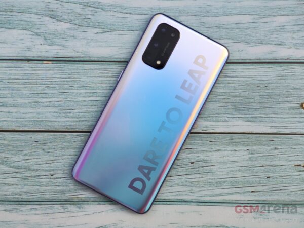 Realme X7 Pro Extreme Edition, kavisli bir ekranla geliyor