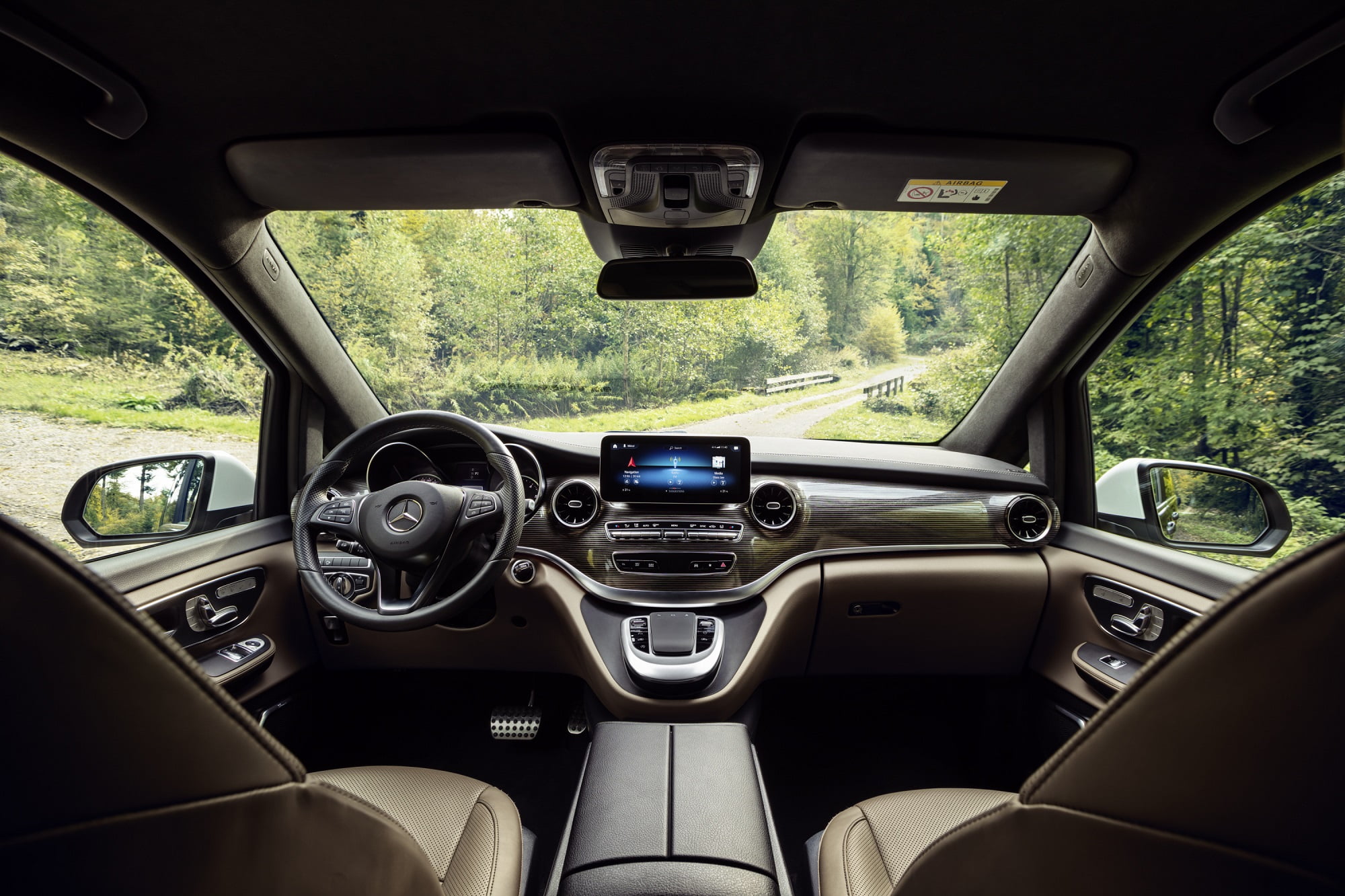 Yeni Mercedes Benz V Serisi 02 Kokpit