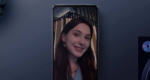 vivo V21 44 MP selfie kamerası ile geliyor