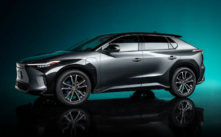 Toyota ilk elektrikli aracı 2022'de yola çıkacak