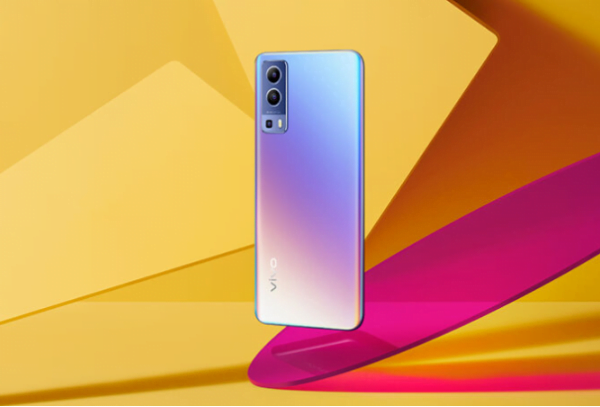 vivo Y52 5G, Dimensity 700 SoC ve 48MP üçlü kamera ile piyasaya sürüldü