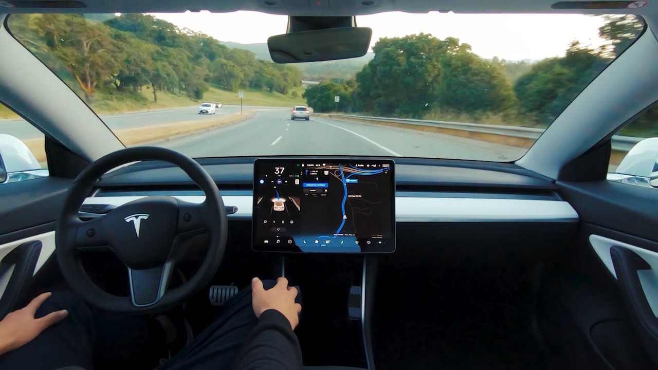 Tesla, "Full Self Driving" sürümünü kullanıma sunmaya başladı