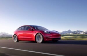 Tesla, 2021'in ikinci çeyreğinde 200.000'den fazla üretti