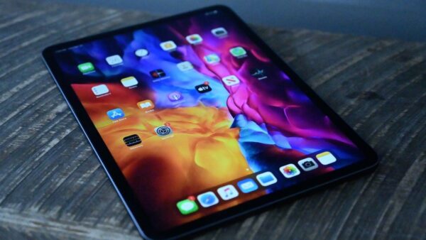 Apple 10,9 inç OLED ekranlı bir iPad piyasaya sürecek